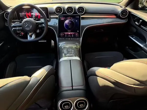 Mercedes-AMG C43 cabin