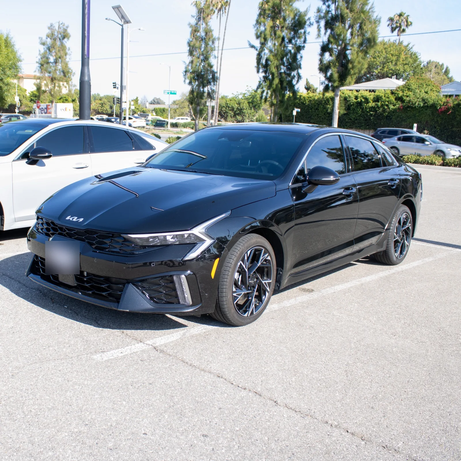 Black Kia K5, front three-quarter