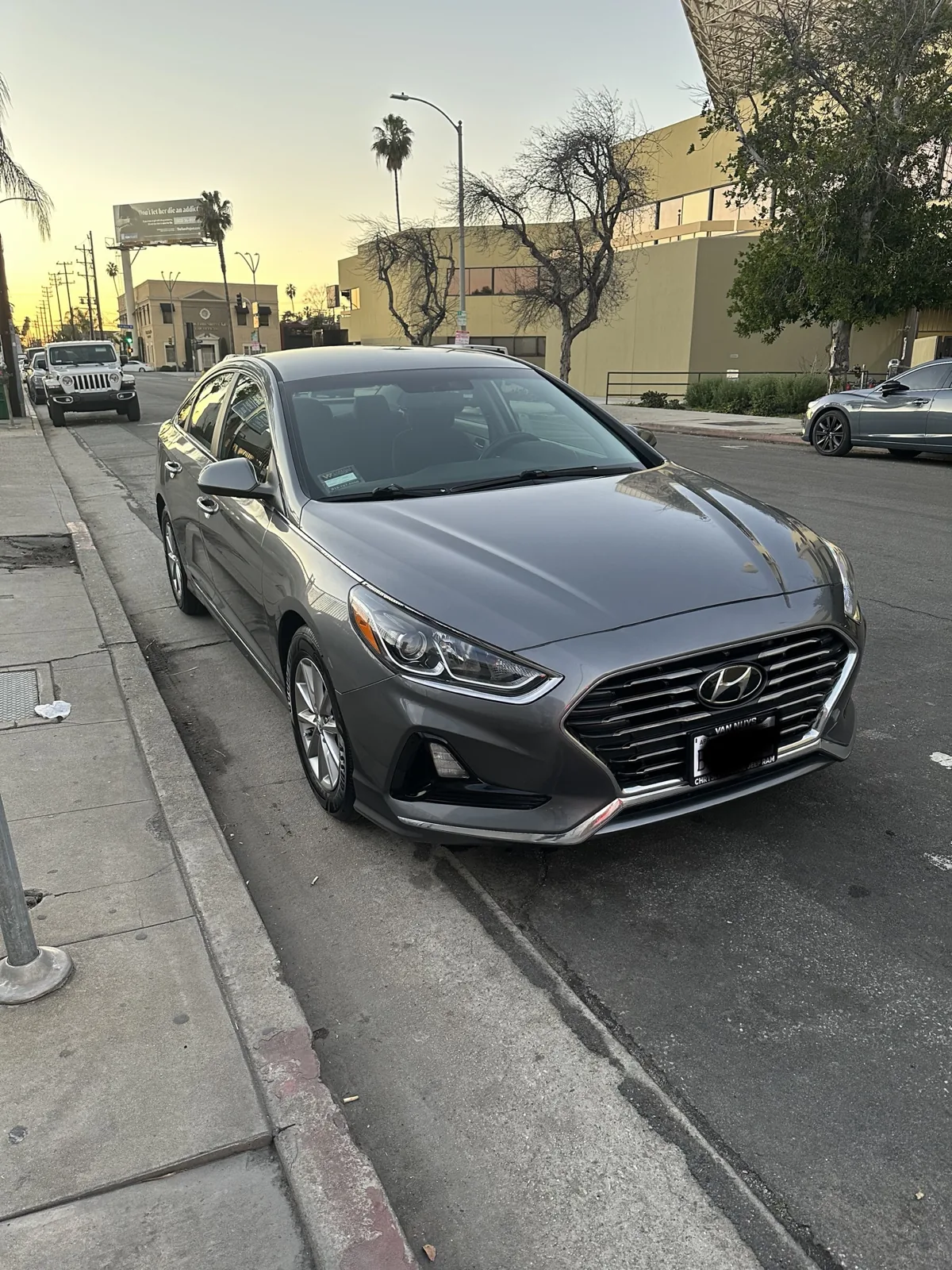 Grey Hyundai Sonata SE, front three-quarter