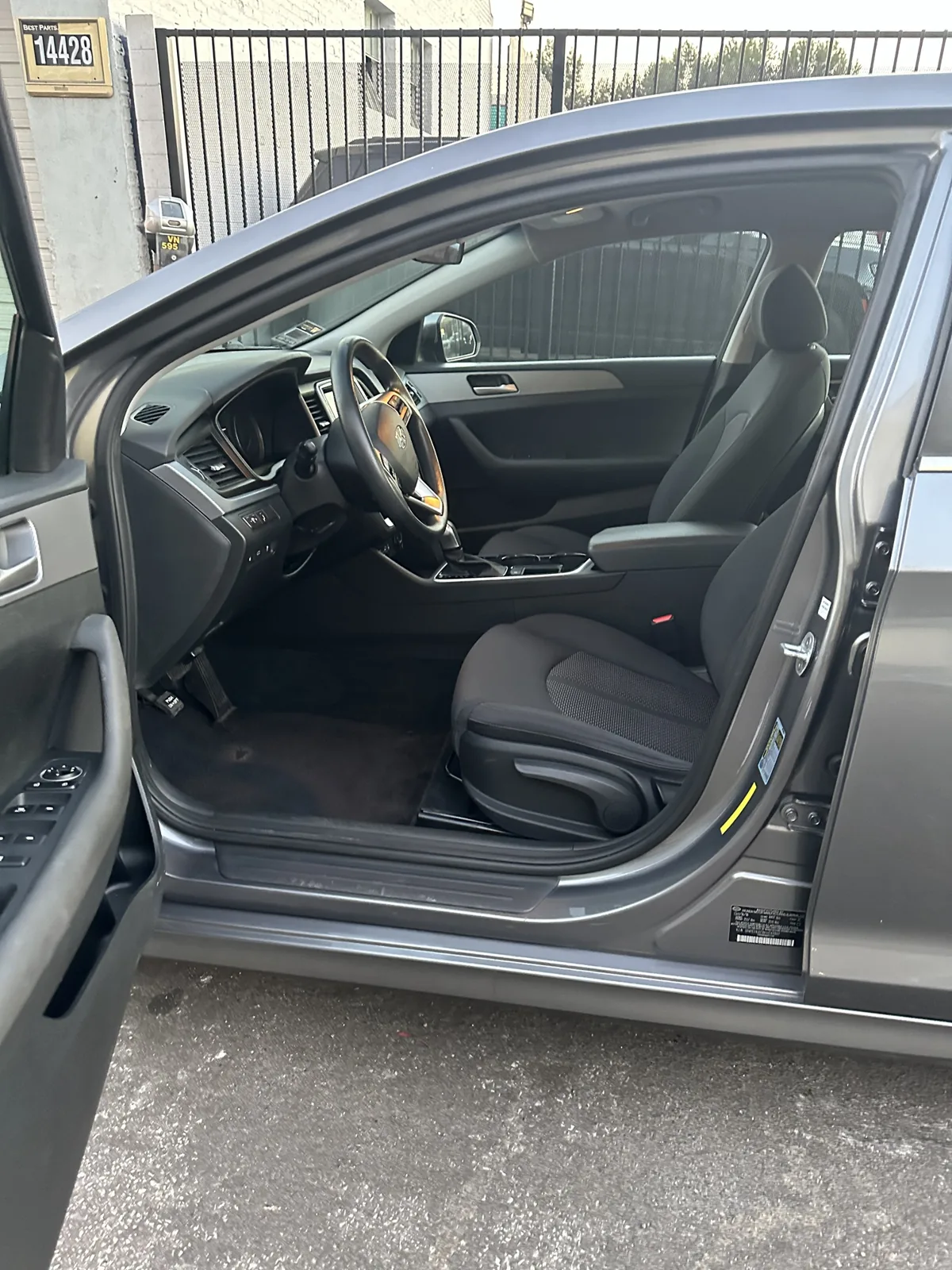 Hyundai Sonata SE interior